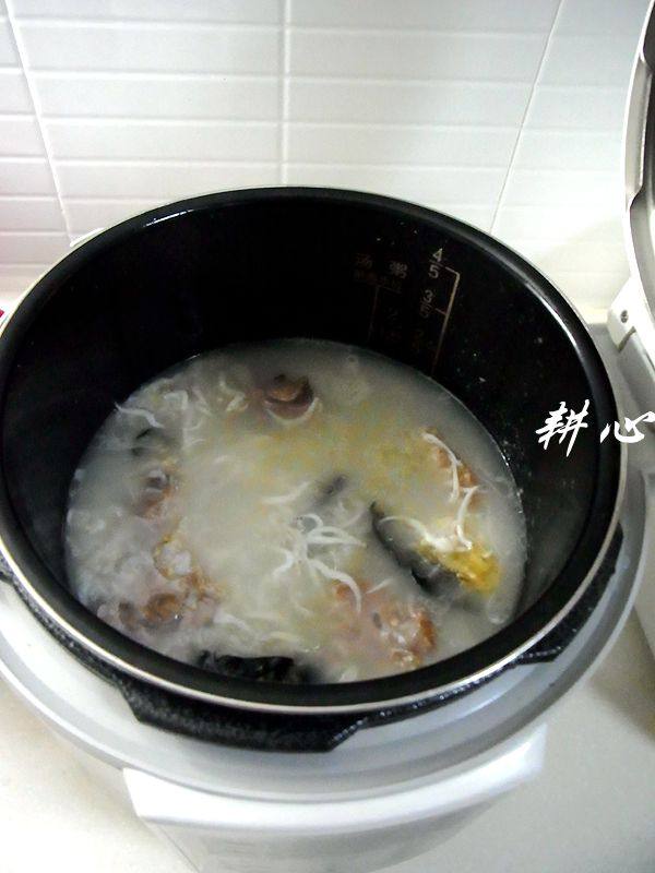 银鱼海参猪骨粥步骤4