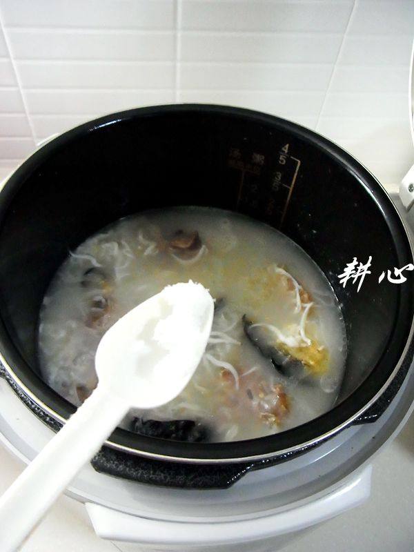 银鱼海参猪骨粥步骤5