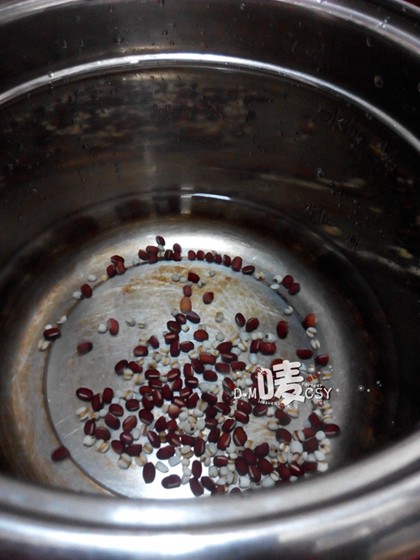 红豆薏米燕麦粥步骤2
