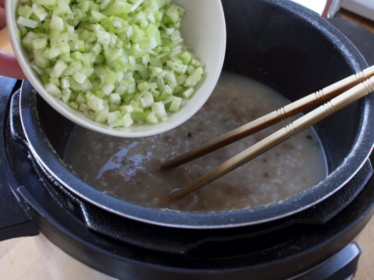 【儿童美食】牛肉粥步骤7