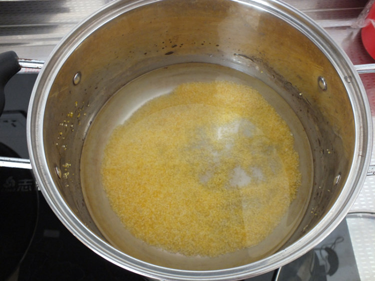 小米玉米渣枸杞粥步骤3