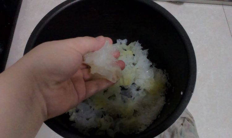 南瓜银耳粥步骤5