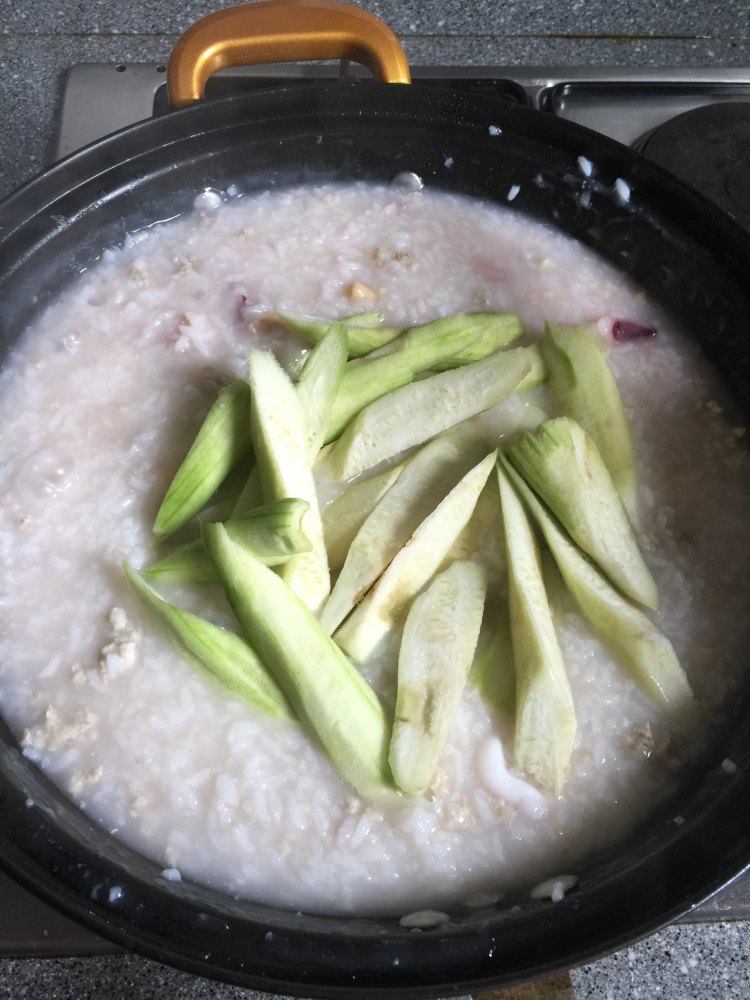 丝瓜海鲜粥步骤5