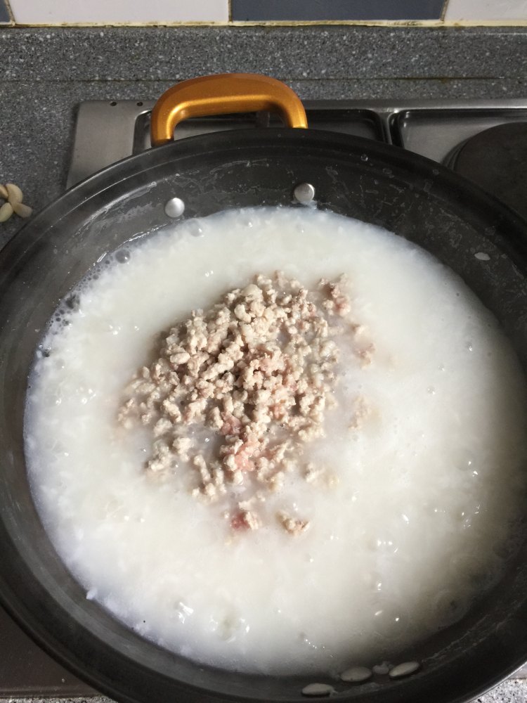丝瓜海鲜粥步骤3