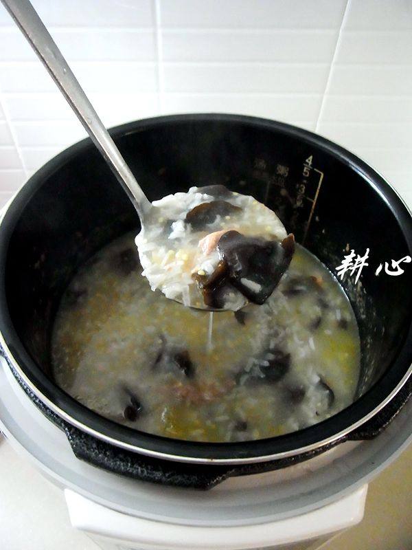 莲子木耳鸭腿粥步骤9
