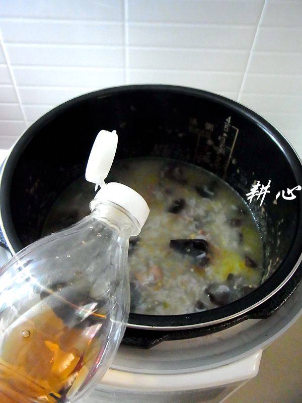 莲子木耳鸭腿粥步骤8