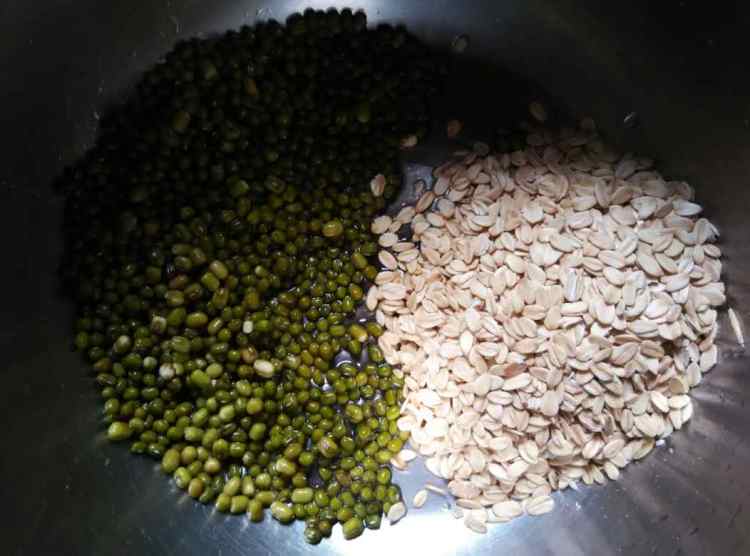绿豆麦片粥步骤1