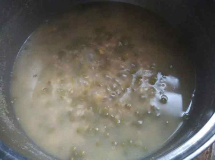 绿豆麦片粥步骤6
