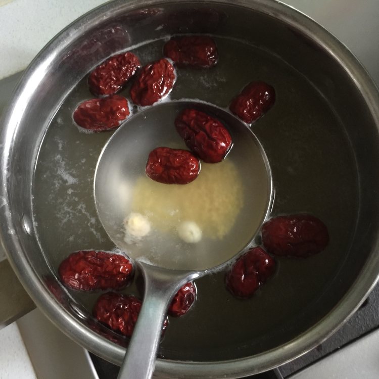红枣莲子粥步骤7