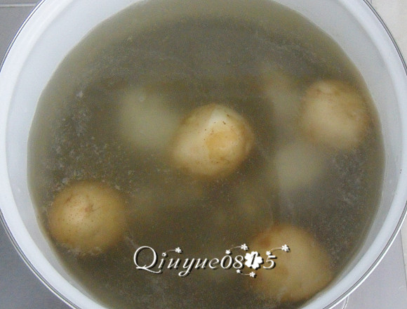 【手工美食】黑小米土步骤3