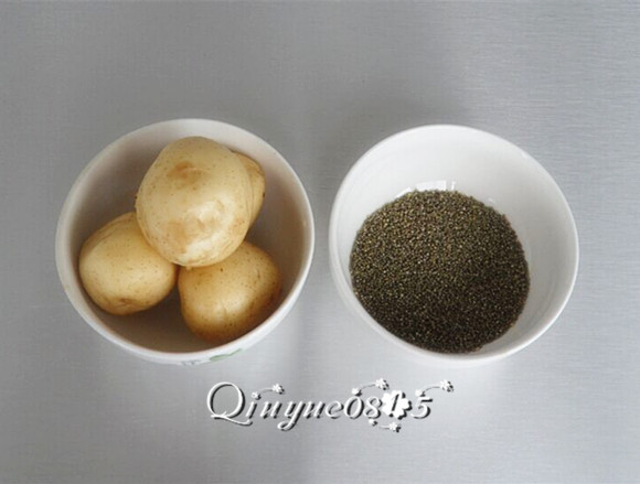 【手工美食】黑小米土步骤1