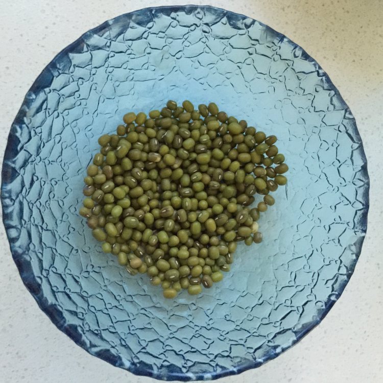 双豆红枣莲子粥步骤2
