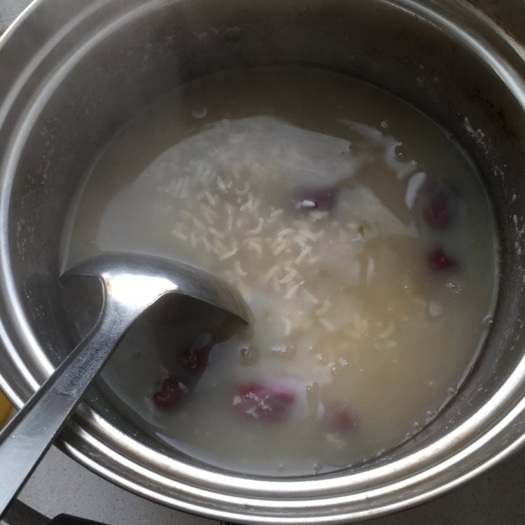 双豆红枣莲子粥步骤7