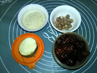 山药红枣莲子粥步骤1