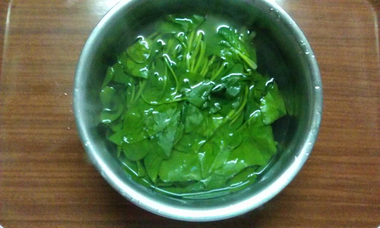 菠菜鸡蛋汤面步骤3