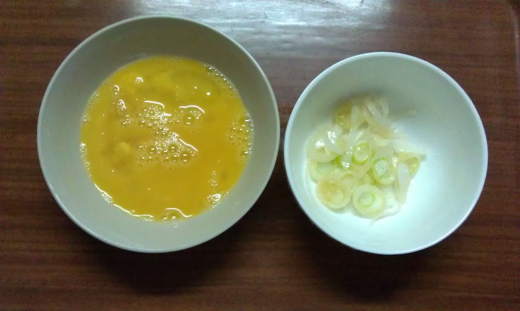 菠菜鸡蛋汤面步骤2