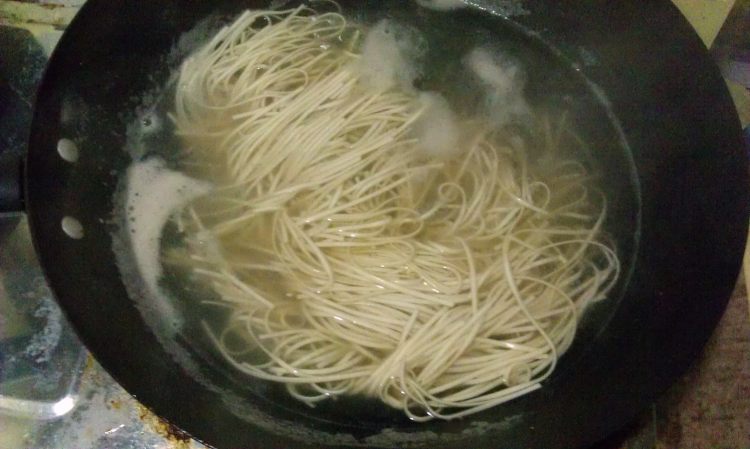 菠菜鸡蛋汤面步骤5
