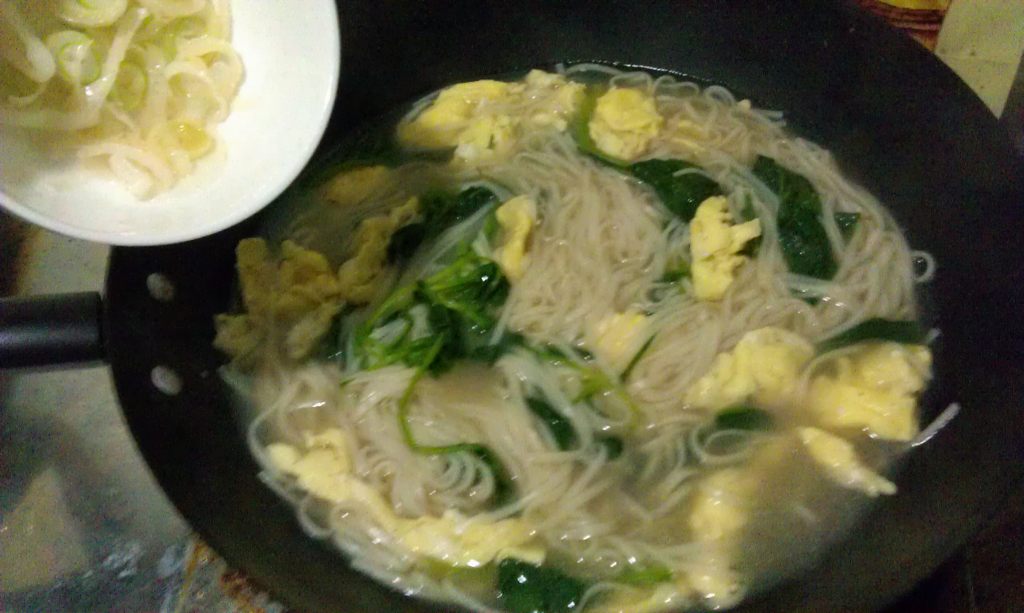 菠菜鸡蛋汤面步骤8