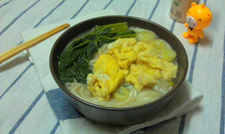 菠菜鸡蛋汤面步骤9