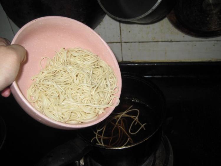菠菜鱼丸面步骤5
