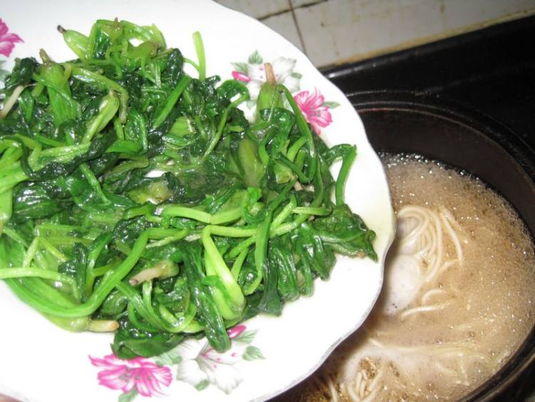 菠菜鱼丸面步骤7