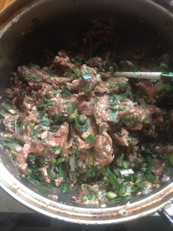 韭菜猪肉馅饼步骤6