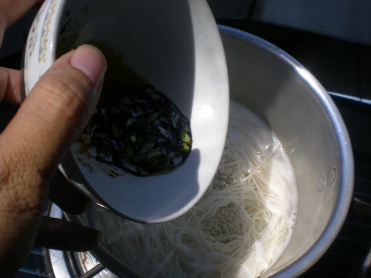 自制倒炝锅面汤步骤10