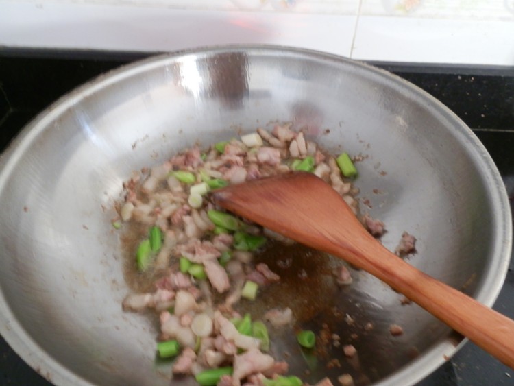 西红柿豆芽炒面步骤3