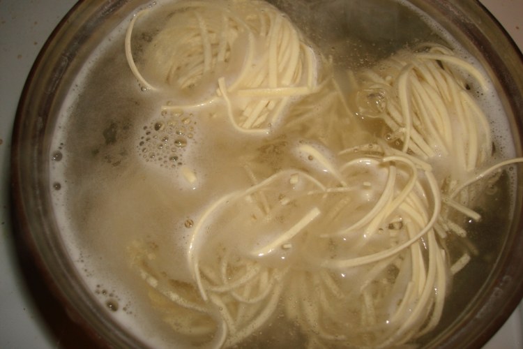 榨菜肉末面步骤2
