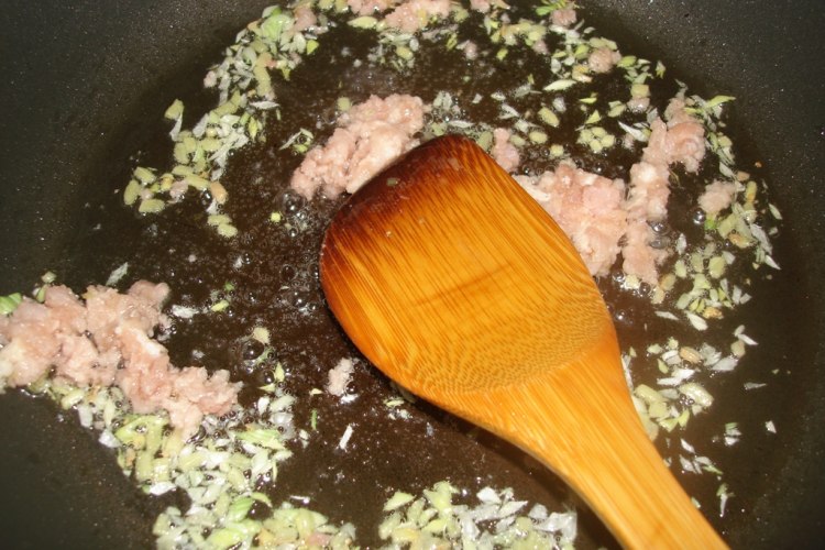 榨菜肉末面步骤5