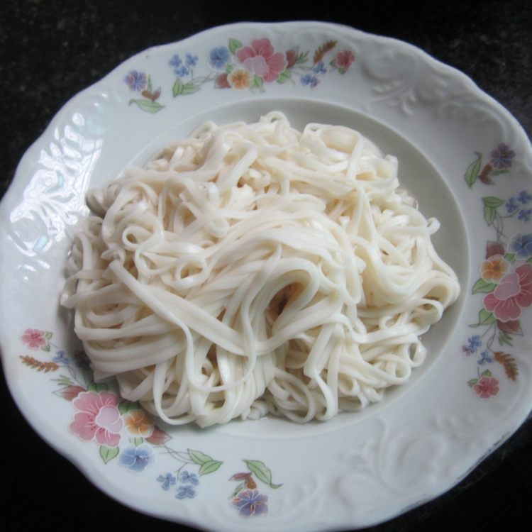 瘦肉豆角炒面步骤2