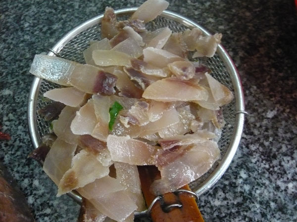 芥兰腊肉炒面步骤3