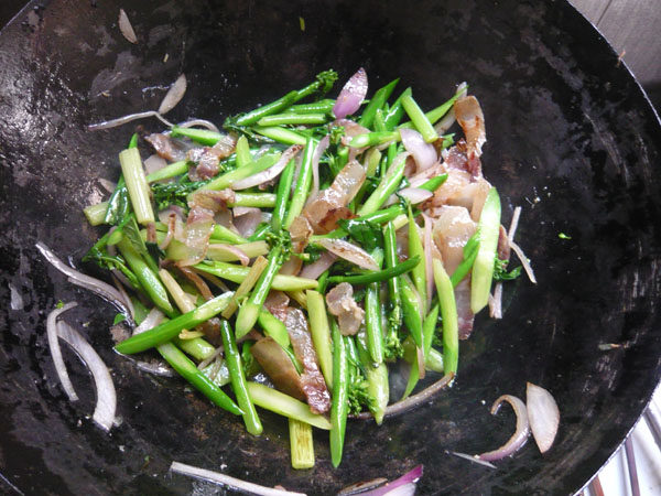 芥兰腊肉炒面步骤7