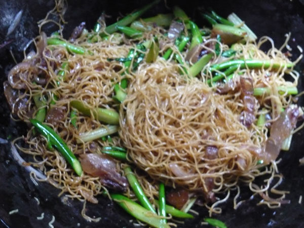 芥兰腊肉炒面步骤10