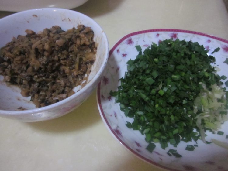韭菜香菇饺子步骤2