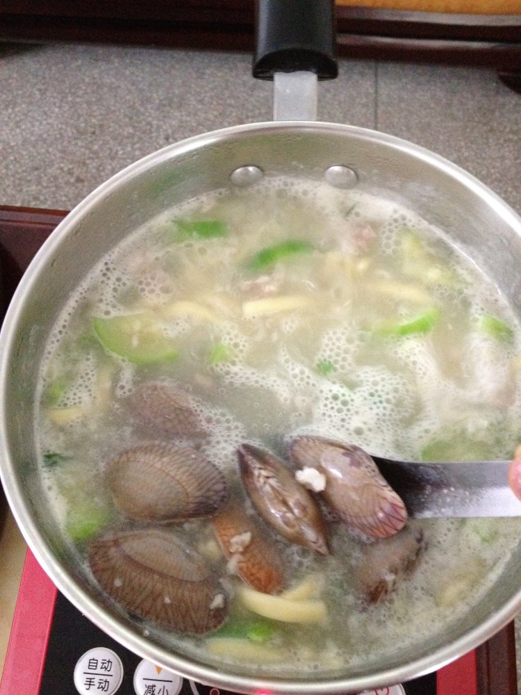 花甲瘦肉煮面条步骤6