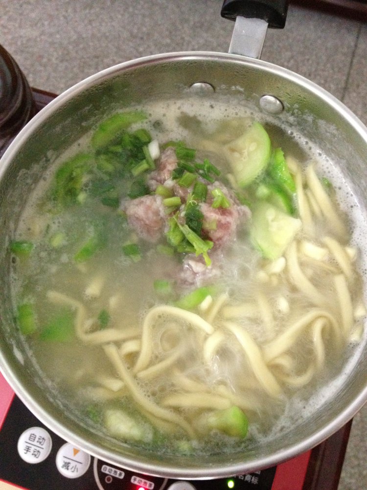 花甲瘦肉煮面条步骤5
