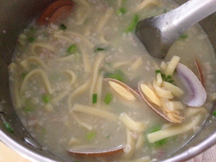 花甲瘦肉煮面条步骤8