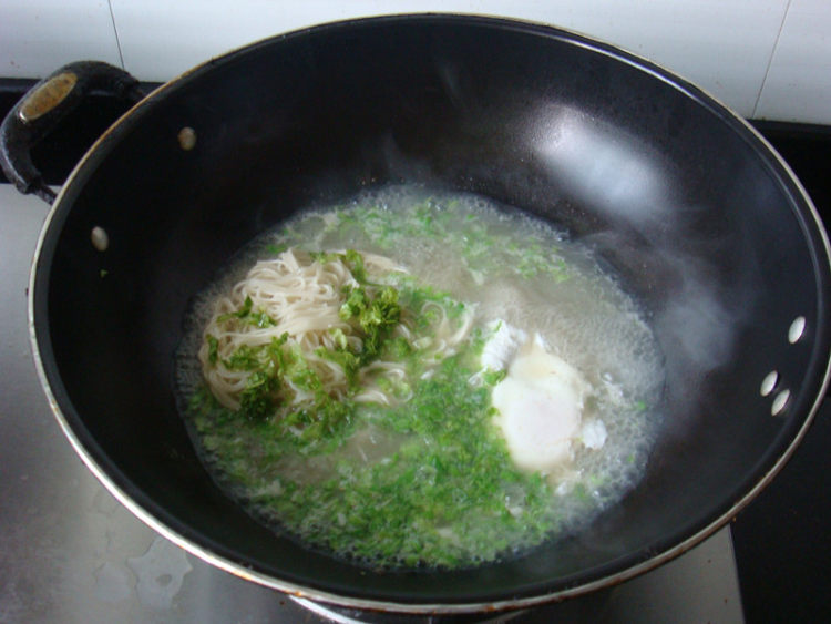 鸡蛋生菜面步骤8
