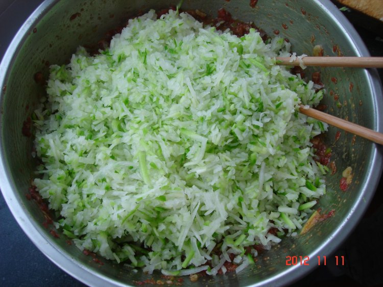 牛肉萝卜水饺步骤3