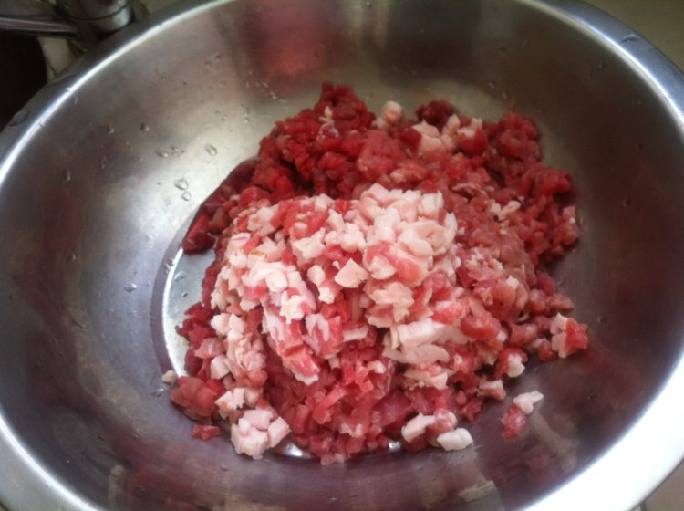 白菜肉馅水饺步骤1