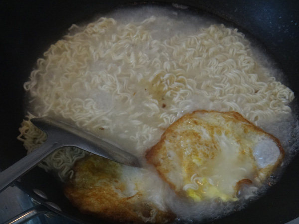 鸡蛋煮面条步骤6