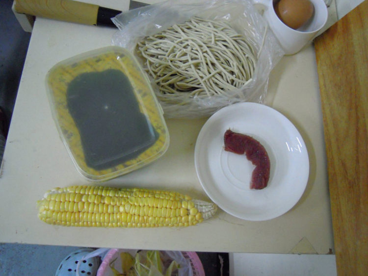肉酱捞面步骤1