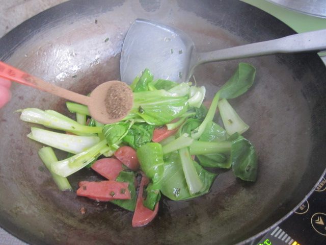 油菜木耳炒面步骤7
