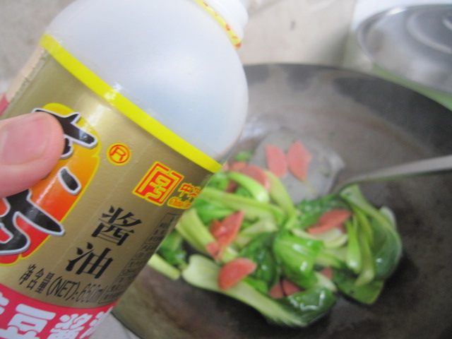 油菜木耳炒面步骤8