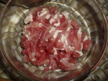 香菇冬笋肉丝炒面步骤1