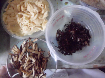 香菇冬笋肉丝炒面步骤3