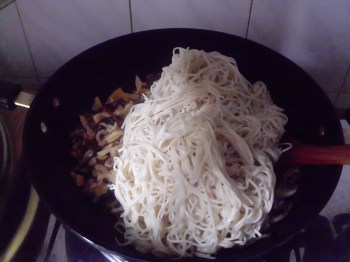 香菇冬笋肉丝炒面步骤13