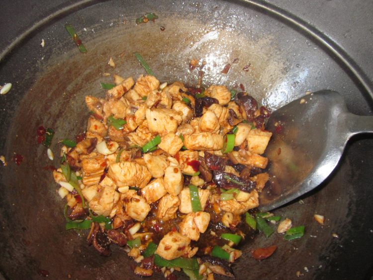 香菇鸡肉酱面步骤6