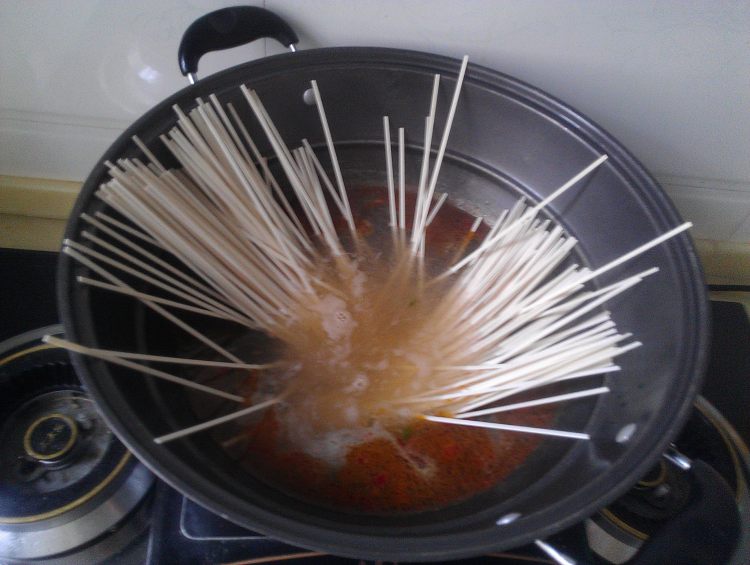 香菇鸡肉酱面步骤10
